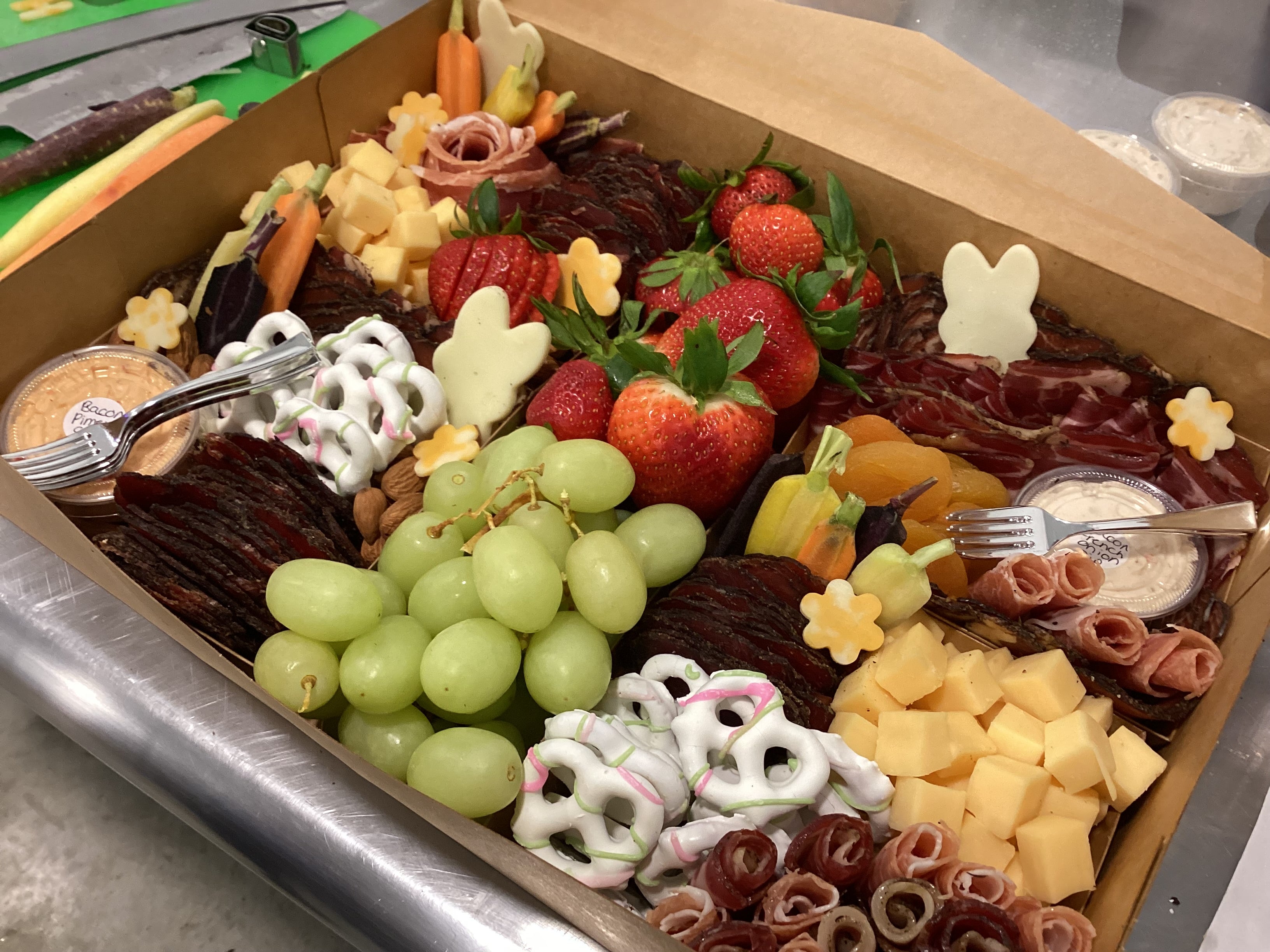 Large Grazing / Charcuterie Board